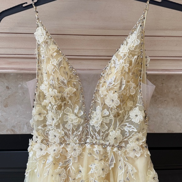 Mac Duggal yellow chiffon gown - Picture 3 of 11
